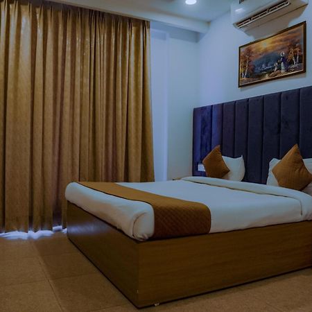 Hotel Lake View Csandígarh Kültér fotó
