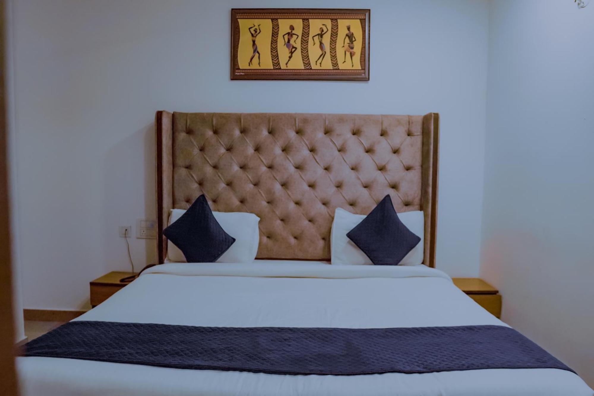 Hotel Lake View Csandígarh Kültér fotó